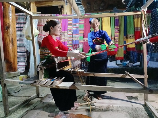 Thanh Hóa: Nghề dệt thổ cẩm truyền thống giúp đồng bào dân tộc Thái xã Lũng Niêm thoát nghèo bền vững