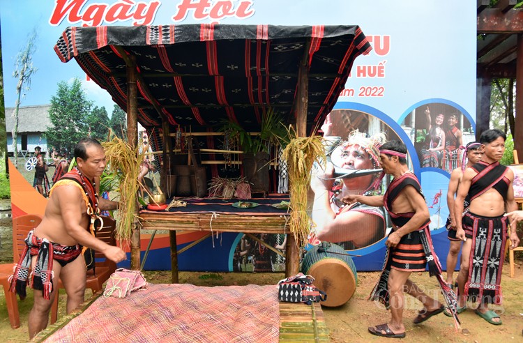 Lễ hội mừng lúa mới của đồng bào Cơ Tu Lễ hội mừng lúa mới của đồng bào Cơ Tu