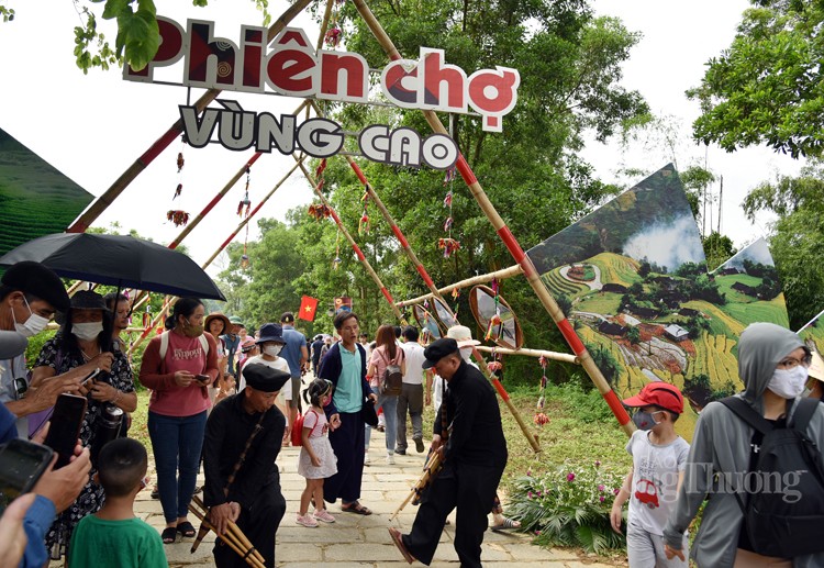 Trải nghiệm “Chợ phiên vùng cao - Sắc màu xứ Tuyên” Trải nghiệm “Chợ phiên vùng cao - Sắc màu xứ Tuyên”