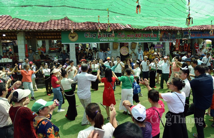 Trải nghiệm “Chợ phiên vùng cao - Sắc màu xứ Tuyên”