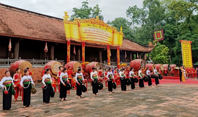 Hàng ngàn du khách, người dân tham dự Lễ hội Lam Kinh 2022 tại Thanh Hóa