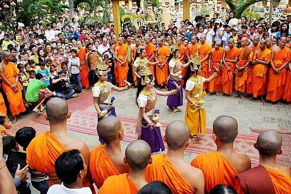 Trà Vinh đưa người có uy tín đồng bào dân tộc thiểu số đi học tập kinh nghiệm tại địa phương khác
