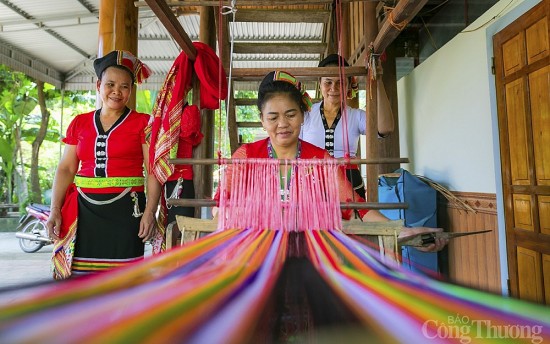 Nghệ An: Bảo tồn dệt thổ cẩm truyền thống gắn với du lịch cộng đồng