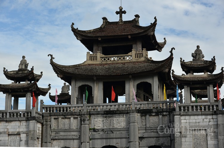 Nhà thờ Phát Diệm, sự hòa hợp giữa Công giáo với nền văn hóa kiến trúc dân tộc Nhà thờ Phát Diệm, sự hòa hợp giữa Công giáo với nền văn hóa kiến trúc dân tộc