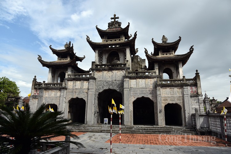 Nhà thờ Phát Diệm, sự hòa hợp giữa Công giáo với nền văn hóa kiến trúc dân tộc Nhà thờ Phát Diệm, sự hòa hợp giữa Công giáo với nền văn hóa kiến trúc dân tộc