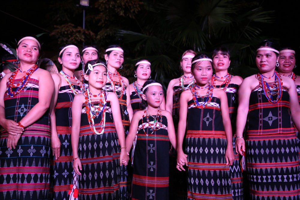 Quảng Nam: Bảo tồn trang phục truyền thống đồng bào thiểu số