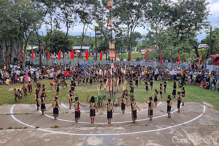 Kon Tum: Hơn 1.000 học sinh tham gia Liên hoan Cồng chiêng - Múa xoang của người dân tộc thiểu số