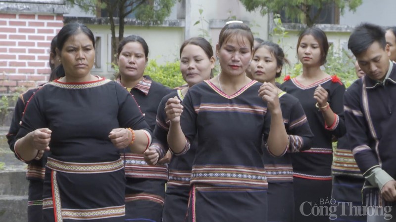 Gia Lai: Truyền lửa cho thế hệ trẻ giữ văn hóa cồng chiêng