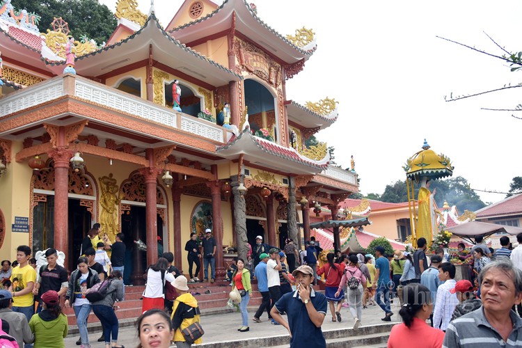 Khám phá nét đẹp của các địa danh du lịch tâm linh, tôn giáo Việt Nam