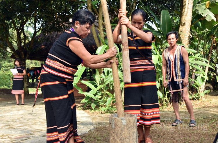 Sắc màu văn hóa của đồng bào dân tộc Xơ Đăng Sắc màu văn hóa của đồng bào dân tộc Xơ Đăng