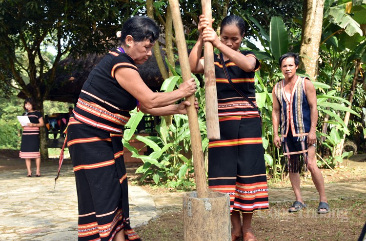 Sắc màu văn hóa của đồng bào dân tộc Xơ Đăng