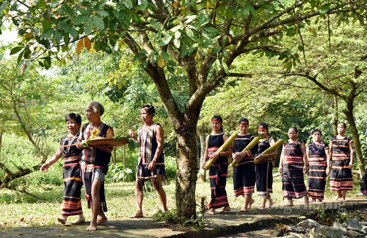 Sắc màu văn hóa của đồng bào dân tộc Xơ Đăng Sắc màu văn hóa của đồng bào dân tộc Xơ Đăng