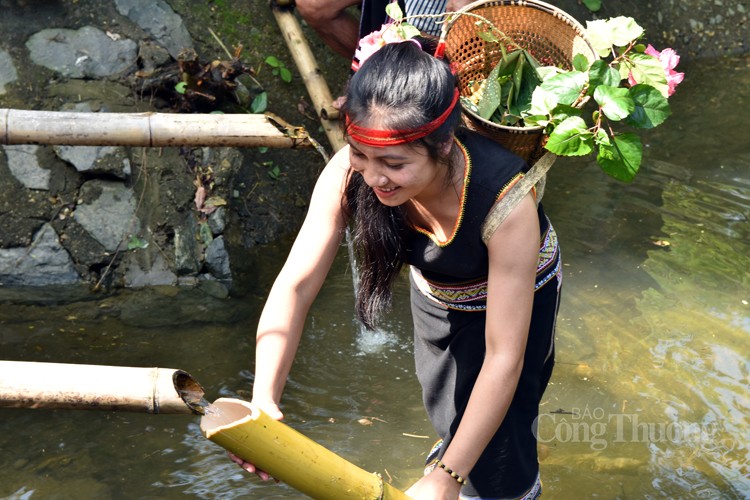 Sắc màu văn hóa của đồng bào dân tộc Xơ Đăng Sắc màu văn hóa của đồng bào dân tộc Xơ Đăng