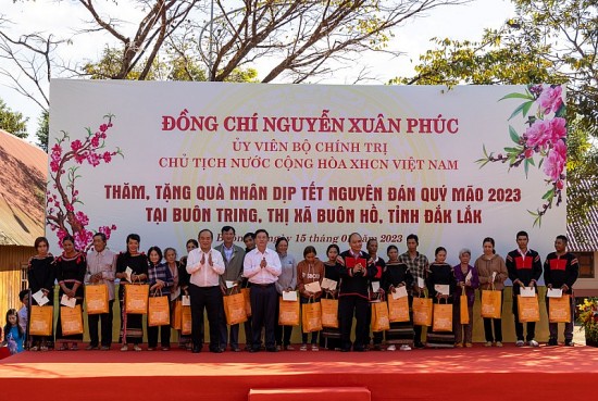 Chủ tịch nước Nguyễn Xuân Phúc thăm, chúc Tết tại tỉnh Đắk Lắk