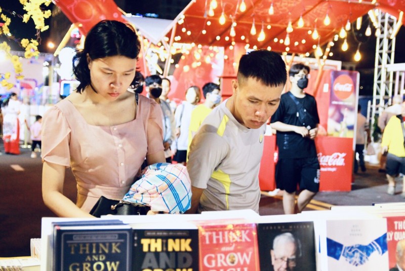 Tựa sách nào bán chạy nhất Lễ hội Đường sách Tết Quý Mão 2023?
