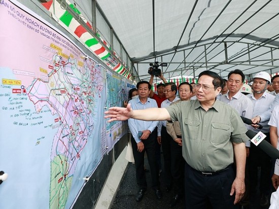 Thủ tướng Phạm Minh Chính kiểm tra tiến độ dự án cao tốc khu vực Đồng bằng sông Cửu Long