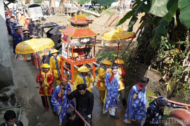 Đà Nẵng: Rộn ràng Lễ rước sắc Thần tại đình làng Túy Loan