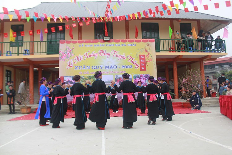 Tưng bừng Lễ hội xuống đồng của dân tộc Tày Tả Chải (Bắc Hà)