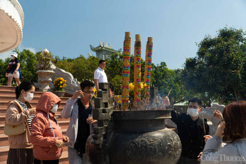 Hàng nghìn người đổ về ngôi chùa lớn nhất Đà Nẵng dịp Tết Nguyên tiêu Hàng nghìn người đổ về ngôi chùa lớn nhất Đà Nẵng dịp Tết Nguyên tiêu