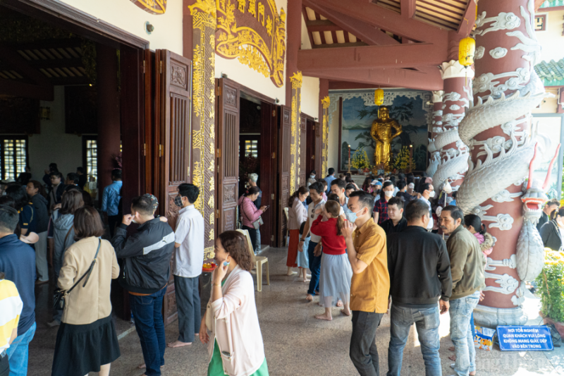 Hàng nghìn người đổ về ngôi chùa lớn nhất Đà Nẵng dịp Tết Nguyên tiêu Hàng nghìn người đổ về ngôi chùa lớn nhất Đà Nẵng dịp Tết Nguyên tiêu