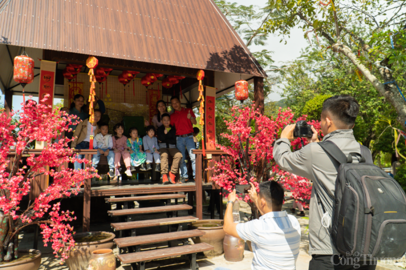 Hàng nghìn người đổ về ngôi chùa lớn nhất Đà Nẵng dịp Tết Nguyên tiêu Hàng nghìn người đổ về ngôi chùa lớn nhất Đà Nẵng dịp Tết Nguyên tiêu