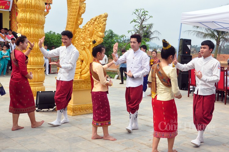 Múa rom vong, món ăn tinh thần của dân tộc Khmer