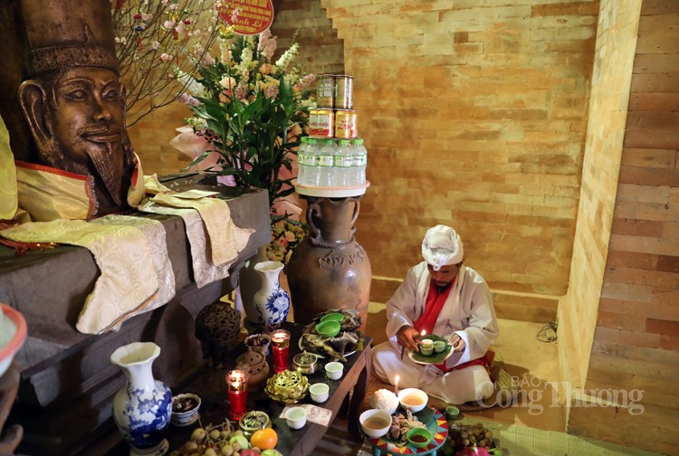 Lễ mở cửa tháp, cầu mong sức khỏe bình an của người Chăm Lễ mở cửa tháp, cầu mong sức khỏe bình an của người Chăm
