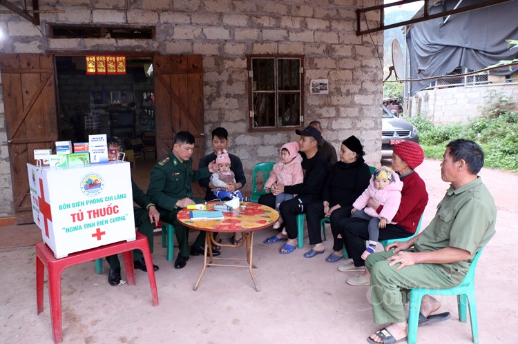 Tự hào những thầy thuốc mang quân hàm xanh miền biên viễn Tự hào những thầy thuốc mang quân hàm xanh miền biên viễn