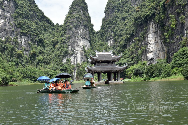 Phát huy nguồn lực từ Du lịch tâm linh, tôn giáo để nâng cao đời sống tinh thần cho người dân