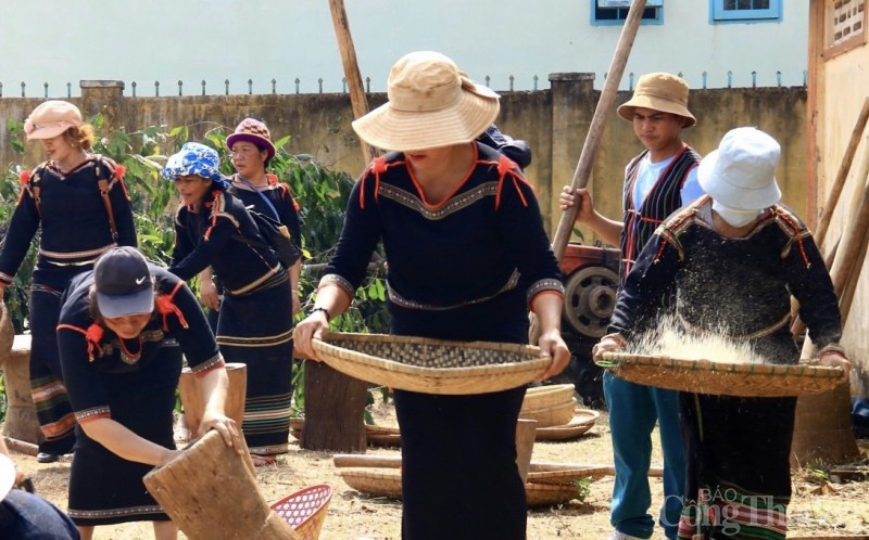 Gắn kết nghĩa tình các dân tộc tại thành phố Buôn Ma Thuột Gắn kết nghĩa tình các dân tộc tại thành phố Buôn Ma Thuột