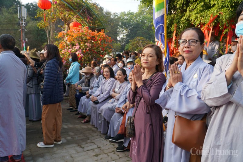 Hàng nghìn người đổ về Lễ hội Quán Thế Âm Ngũ Hành Sơn Đà Nẵng