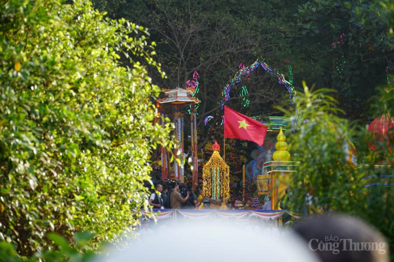 Hàng nghìn người đổ về Lễ hội Quán Thế Âm Ngũ Hành Sơn Đà Nẵng