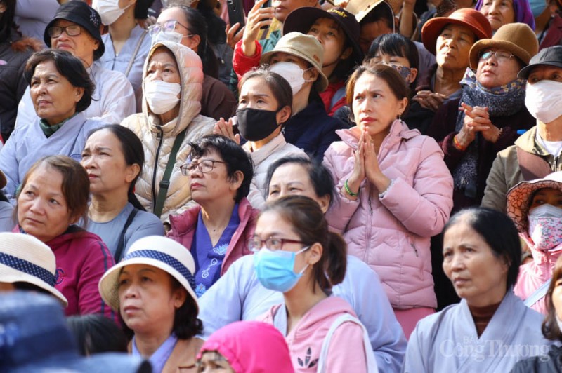 Hàng nghìn người đổ về Lễ hội Quán Thế Âm Ngũ Hành Sơn Đà Nẵng Hàng nghìn người đổ về Lễ hội Quán Thế Âm Ngũ Hành Sơn Đà Nẵng