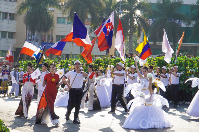Hàng nghìn du khách tham dự Lễ hội đường phố Buôn Ma Thuột 2023 Hàng nghìn du khách tham dự Lễ hội đường phố Buôn Ma Thuột 2023