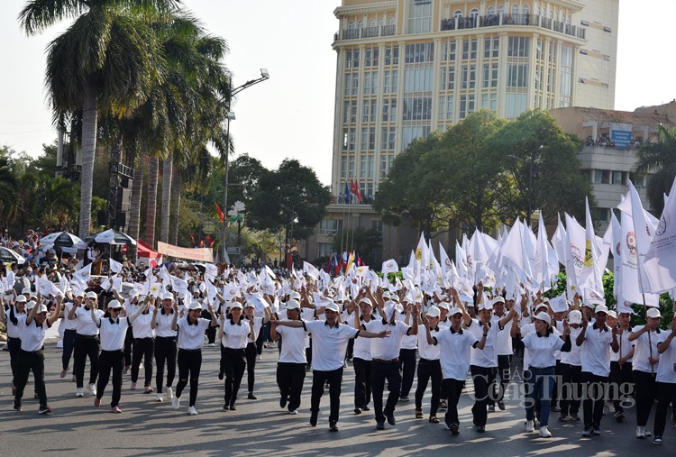 Hàng nghìn du khách tham dự Lễ hội đường phố Buôn Ma Thuột 2023 Hàng nghìn du khách tham dự Lễ hội đường phố Buôn Ma Thuột 2023