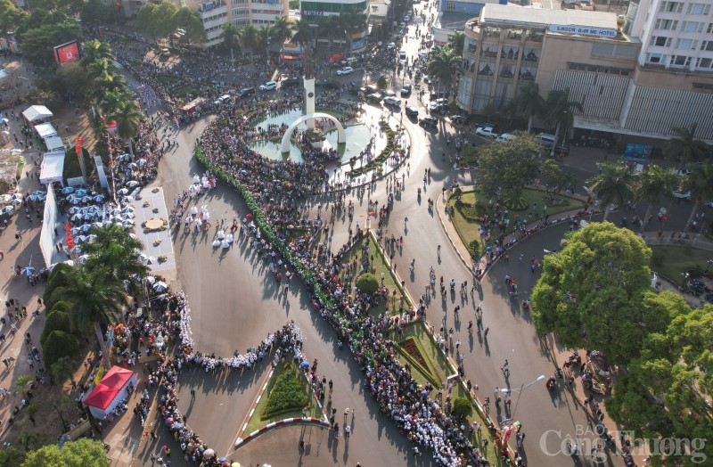 Hàng nghìn du khách tham dự Lễ hội đường phố Buôn Ma Thuột 2023 Hàng nghìn du khách tham dự Lễ hội đường phố Buôn Ma Thuột 2023