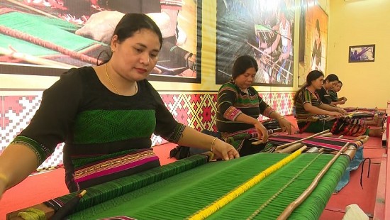 Đắk Nông quyết tâm giữ gìn nghề dệt của người M