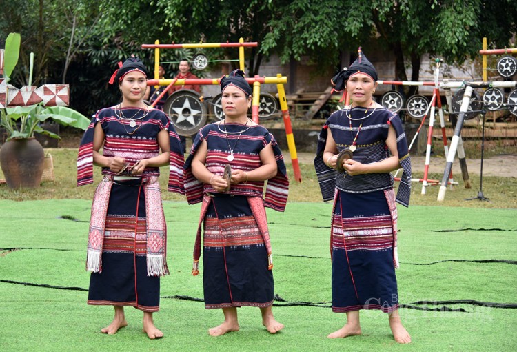 Trang phục truyền thống dân tộc Ba Na: Lấy thiên nhiên làm hình mẫu