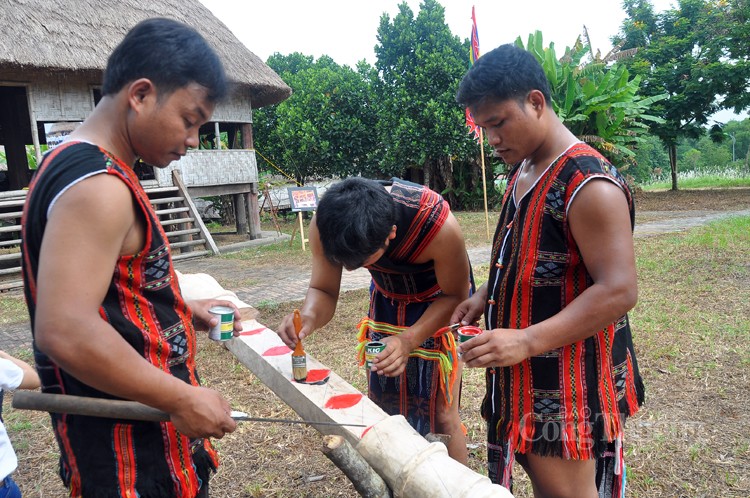 Cây nêu trong văn hóa của đồng bào Tây Nguyên Cây nêu trong văn hóa của đồng bào Tây Nguyên