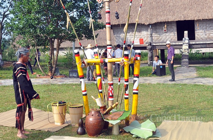 Cây nêu trong văn hóa của đồng bào Tây Nguyên Cây nêu trong văn hóa của đồng bào Tây Nguyên