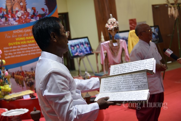 Triển lãm một số hình ảnh, tư liệu hiện vật gắn với tộc người tại Làng Văn hóa