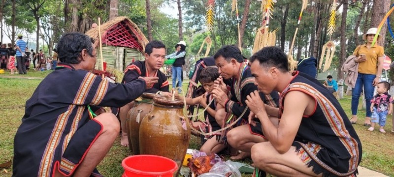 Sắc màu đa dạng, độc đáo từ văn hoá truyền thống tỉnh Gia Lai Sắc màu đa dạng, độc đáo từ văn hoá truyền thống tỉnh Gia Lai