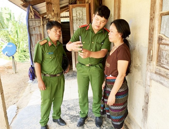 Thừa Thiên Huế: Đẩy mạnh cấp tài khoản định danh điện tử cho bà con dân tộc thiểu số
