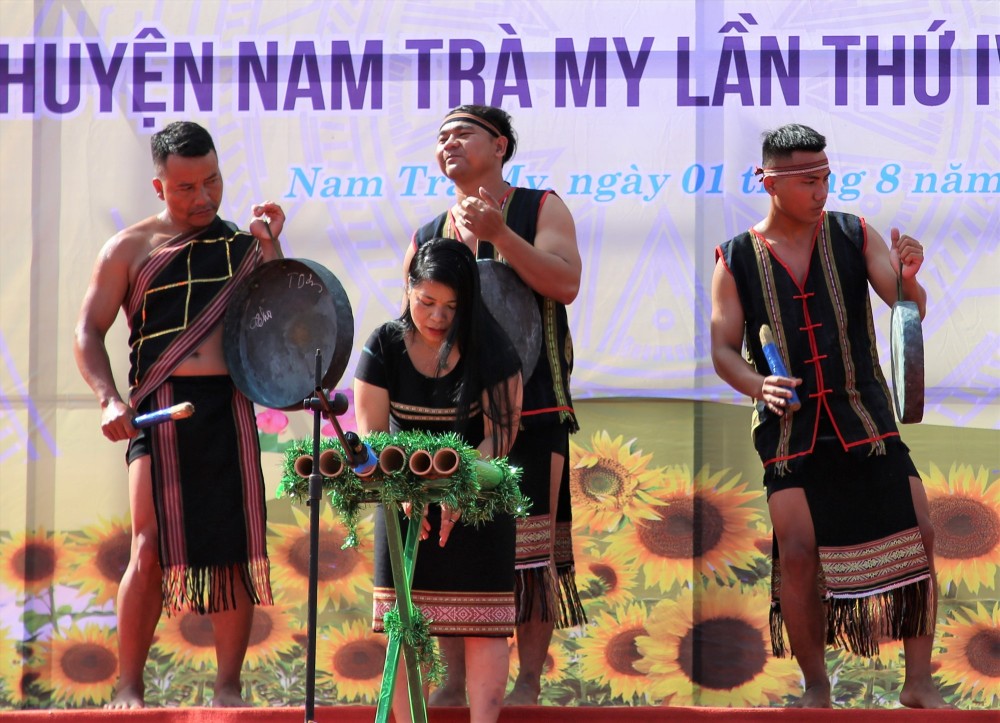 Quảng Nam: "Không bỏ quên" văn hoá cồng chiêng