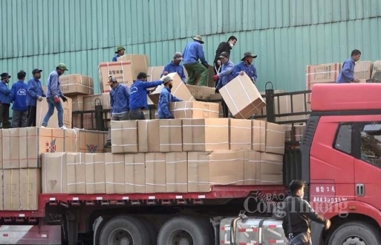 Tiếp tục gỡ khó, thúc đẩy xuất nhập khẩu qua Lạng Sơn