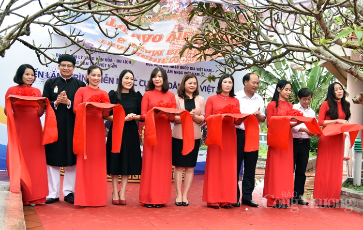 Triển lãm, trình diễn nhạc cụ các dân tộc Việt Nam