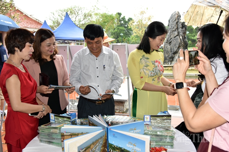 Triển lãm, trình diễn nhạc cụ các dân tộc Việt Nam