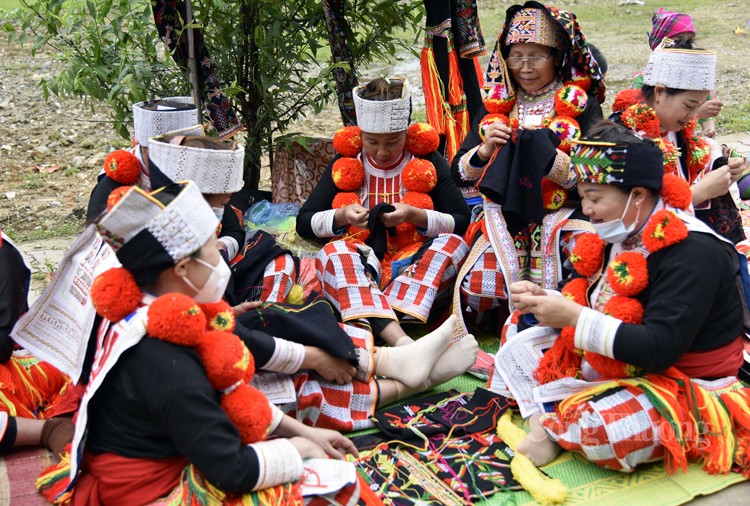 Lâm Bình, bảo tồn trang phục truyền thống của người Dao đỏ