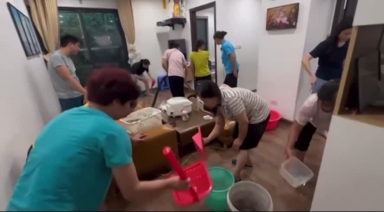 ha noi nuoc tran vao nha lenh lang o chung cu hateco xuan phuong